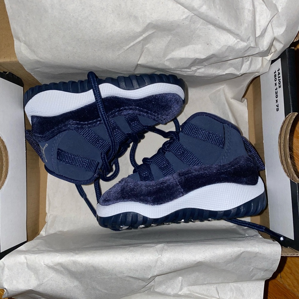 Jordan 11 retro midnight blue 2c